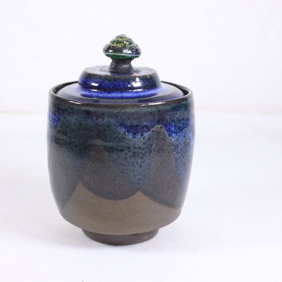 Garlic Keeper Pottery storage jar - Picture 2 of 7